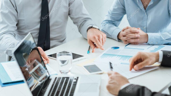 depositphotos_80147336-stock-photo-business-teamwork