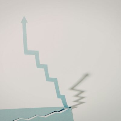 Pijl trapsgwijs omhoog